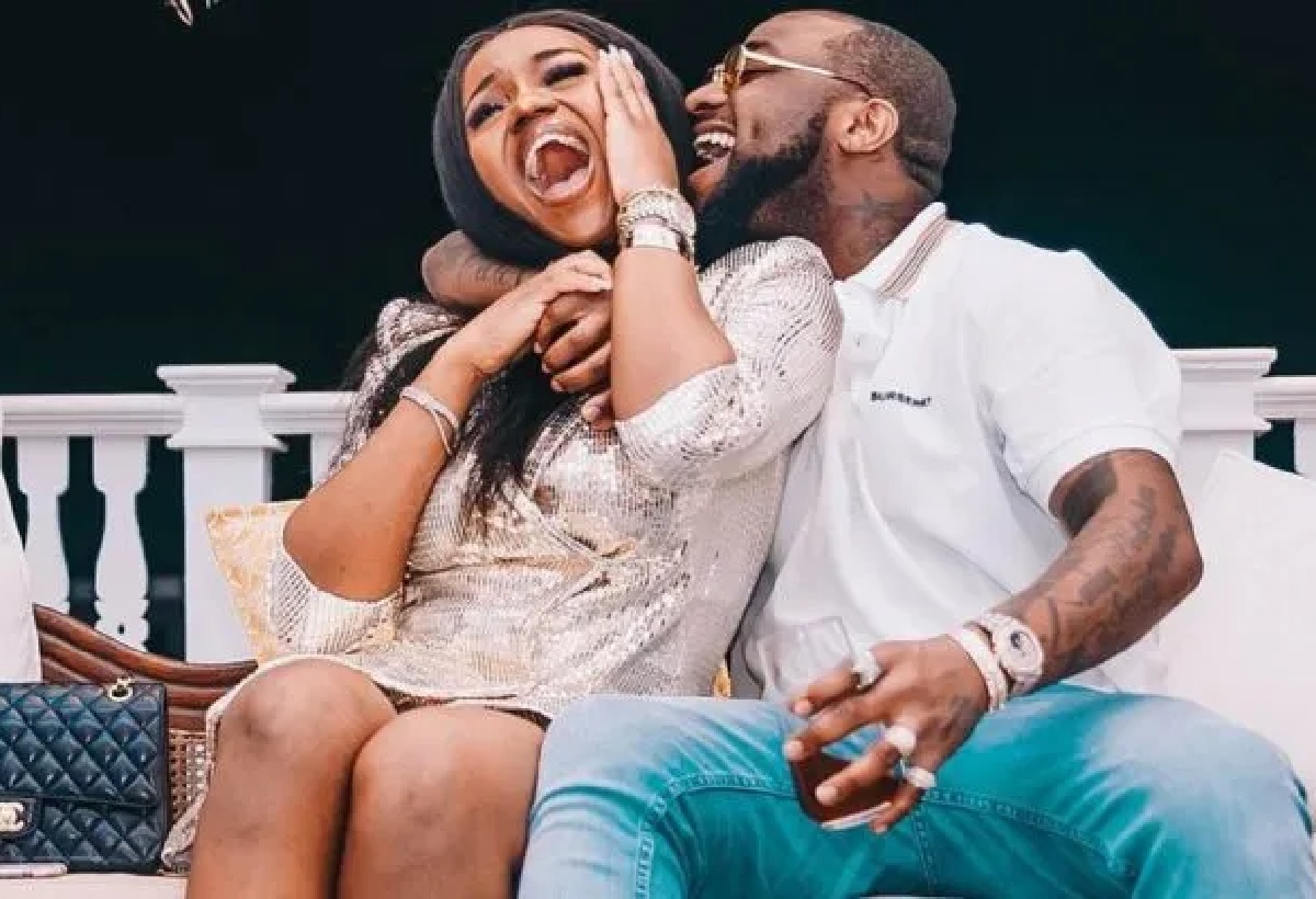 Davido : la star surprend Chioma avec des sacs de plus de 62 millions de FCFA