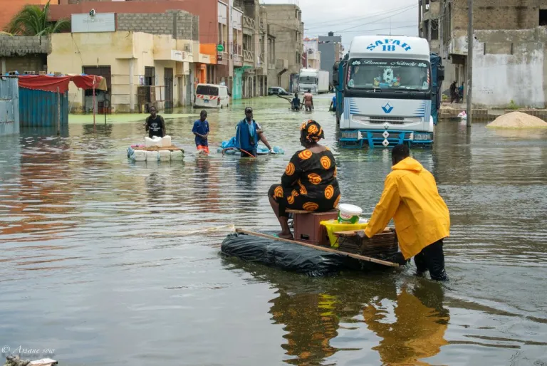 Lomé en alerte suite aux pluies : Débordement de bassins et perturbations dans la circulation