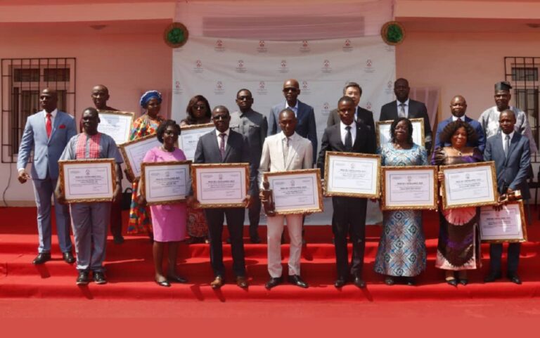 Togo : Robert Dussey Prime l’excellence dans son ministère