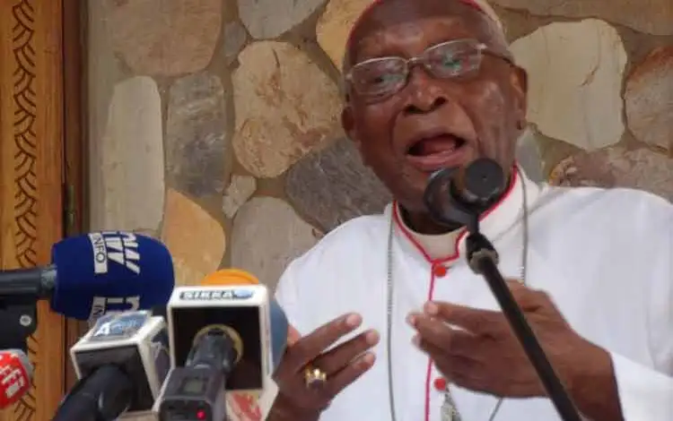 Tension médiatique : Mgr Philippe Kpodzro en colère menace de maudire Agbéyomé