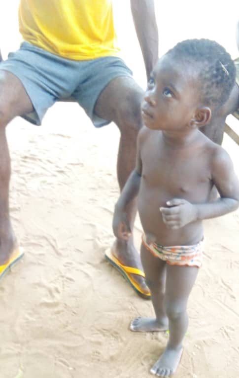 Insolite : Un enfant retrouvé vivant dans une fosse septique à Anouenou, frontière Togo-Ghana