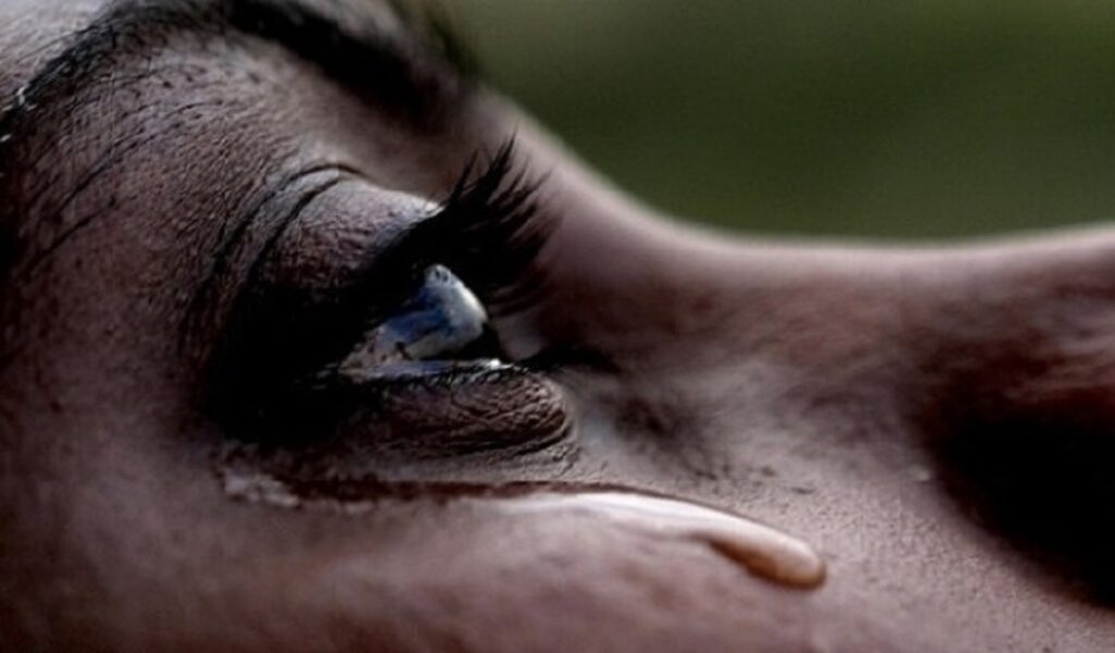 Tragédie - CAN 2023 : Un jeune supporter perd la vie, sa mère en larme (Vidéo)