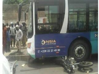 Tragédie à Lomé : Deux jeunes décèdent dans une collision avec un bus de la SOTRAL