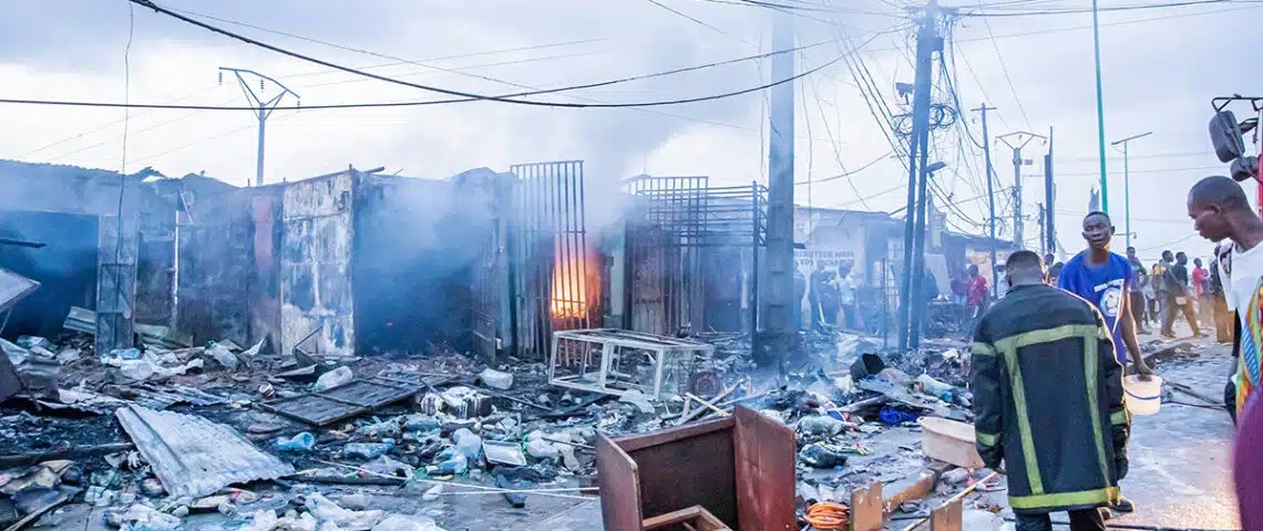 Cameroun : Un incendie dévastateur réduit des boutiques en cendre à Yaoundé