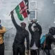 Violences au Kenya : La police tire à balles réelles, les manifestants incendient le Parlement