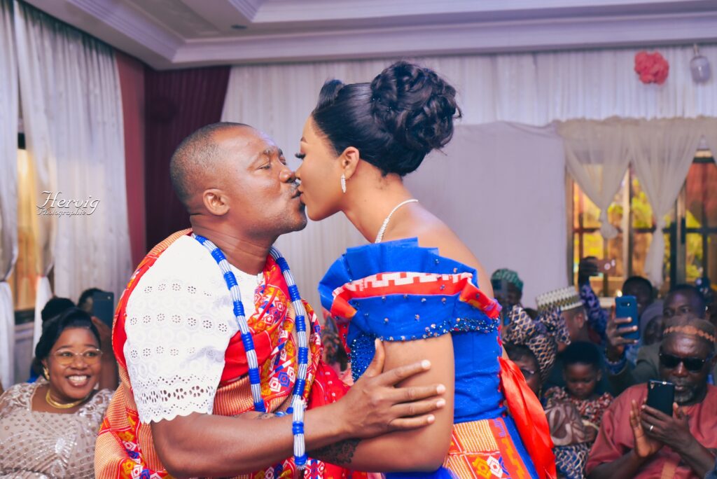 Togo : L'humoriste togolais Gbadamassi s'est jeté dans les bras d'un ours