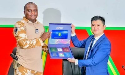 Sahel : Le nouveau passeport biométrique du Burkina Faso a été présenté sans mention ni logo de la CEDEAO