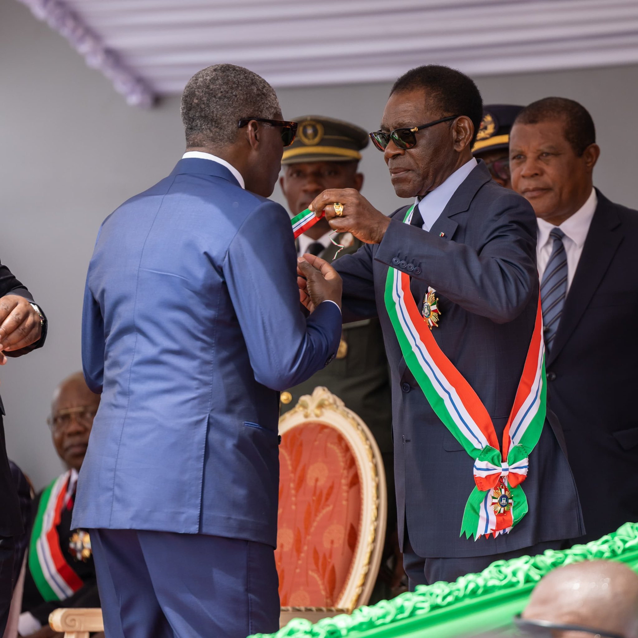 Le président équato-guinéen décerne la Médaille du Commandeur à son fils