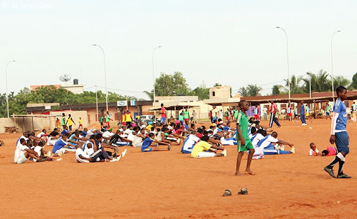 Togo : L'accès aux terrains scolaires restreint pour lutter contre le désordre