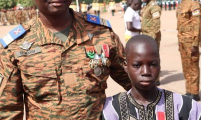 Burkina Faso : un adolescent décoré par les pompiers pour son acte de courage