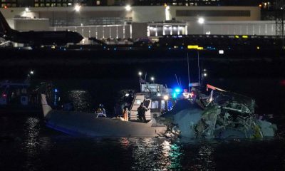 avion et un hélicoptère