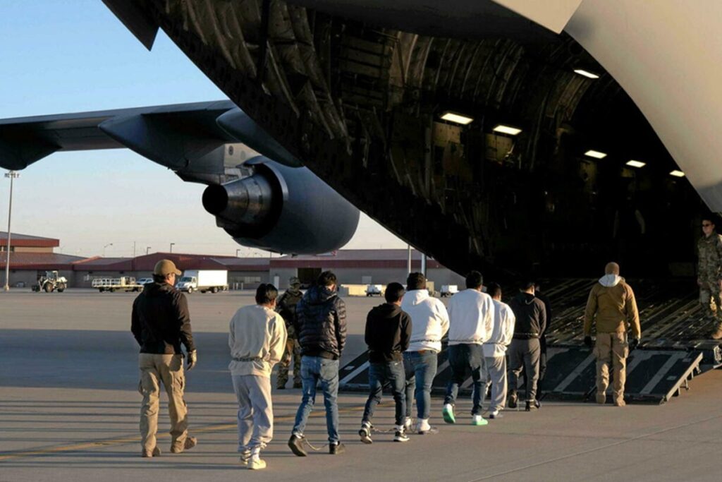 Le Mexique bloque l’atterrissage d’un vol de migrants expulsés des USA : Voici pourquoi