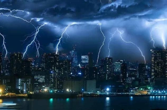 Etats-Unis : La foudre frappe le Capitole et d’autres monuments