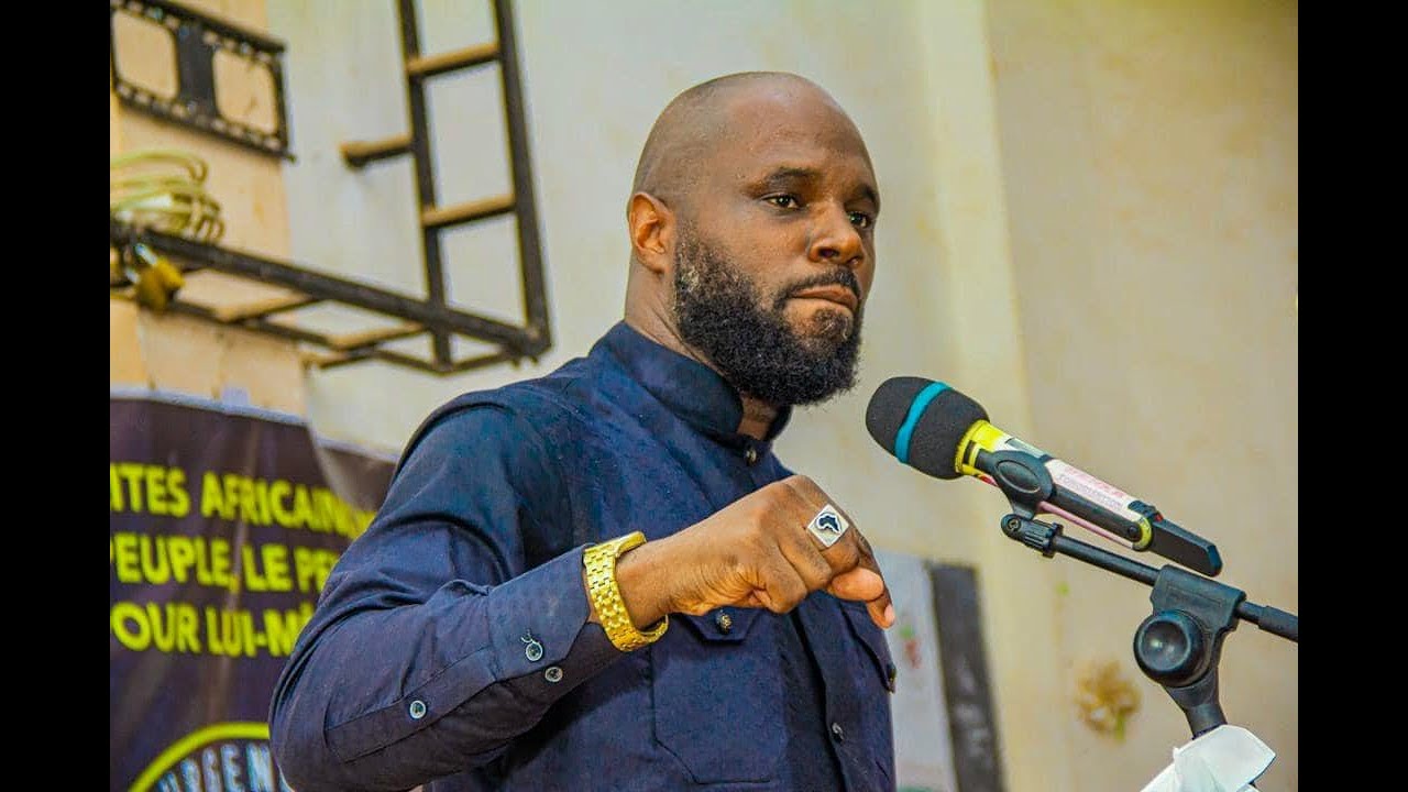 Kémi Seba interpellé en Afrique du Sud puis transféré à Cotonou
