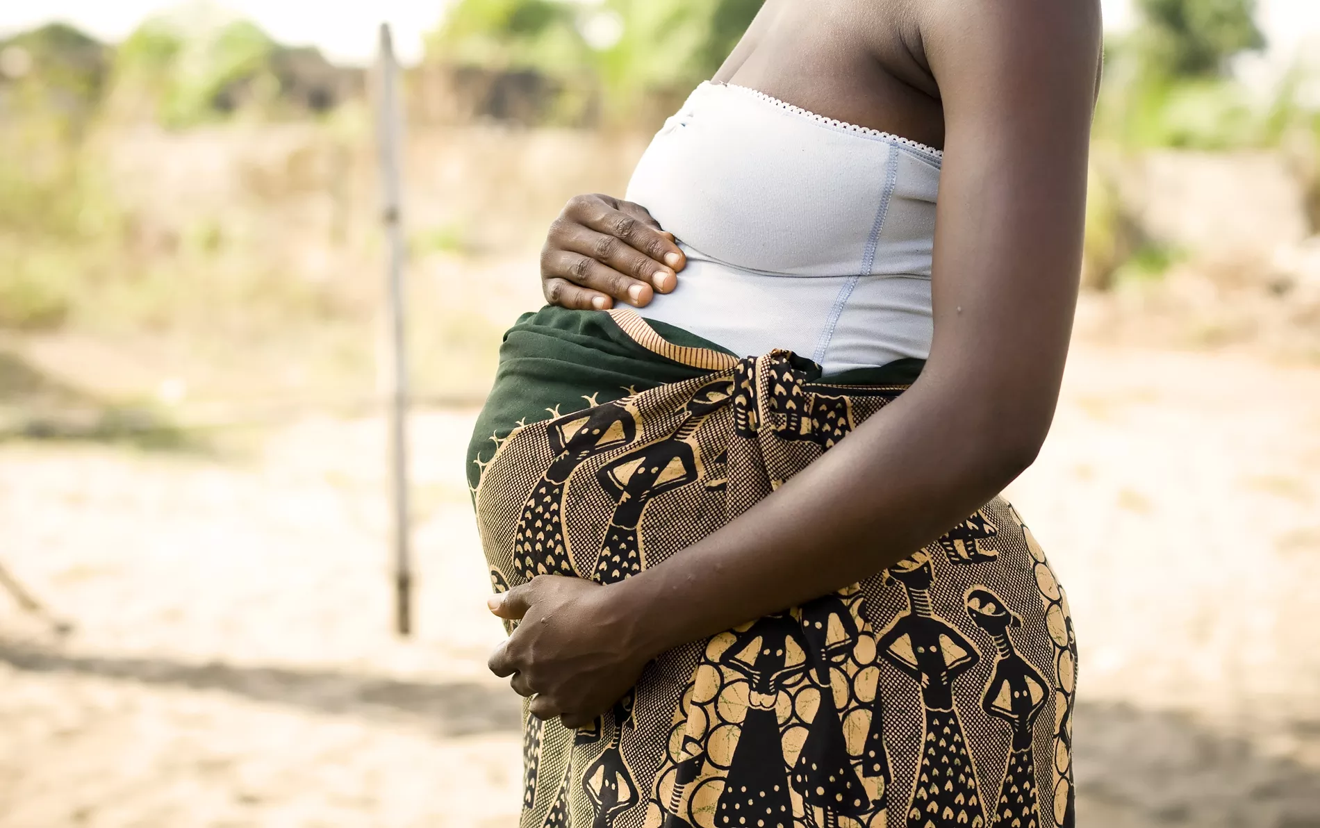 Une femme enceinte séquestre son mari et menace de le poignarder