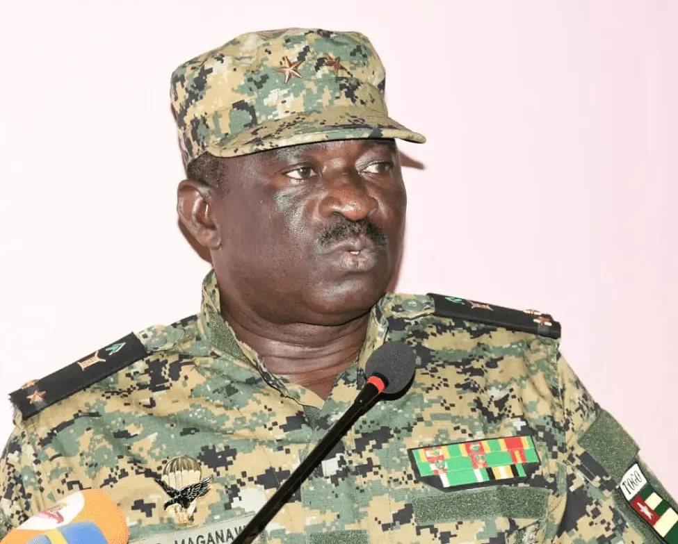 Togo / Fonction publique : « On ne vient pas au travail pour regarder TikTok », avertit le Général Dadja Maganawé