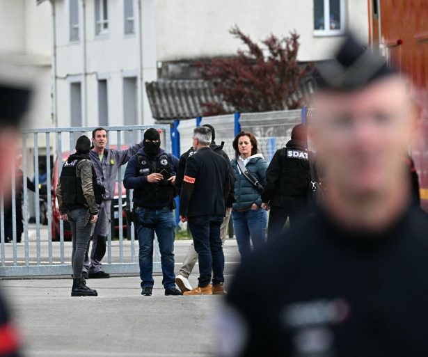Attaque au couteau dans un lycée à Nantes: le suspect interné en psychiatrie