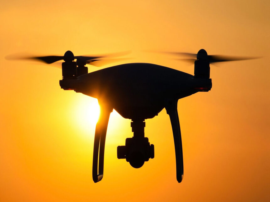 L’armée béninoise mise sur la technologie : Des opérateurs de drones pour contrer le terrorisme
