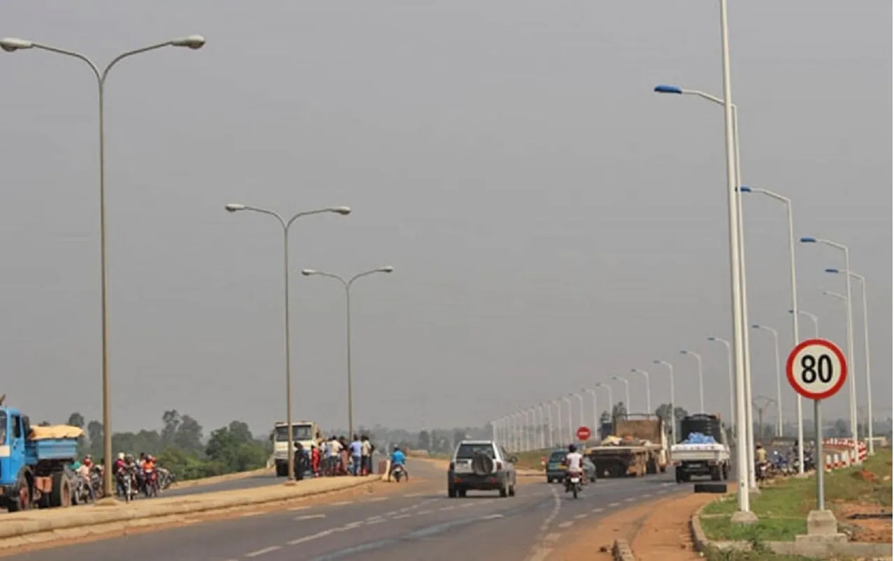 Route Nationale N°1 : le miroir brisé du Togo selon Ricardo Agouzou