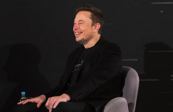 Quand les affaires souffrent de la politique : Elon Musk s’éloigne de l’administration Trump