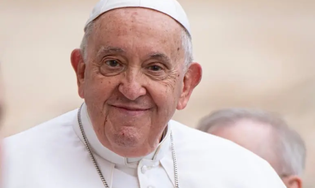 Le monde catholique en deuil : les funérailles du pape François annoncées