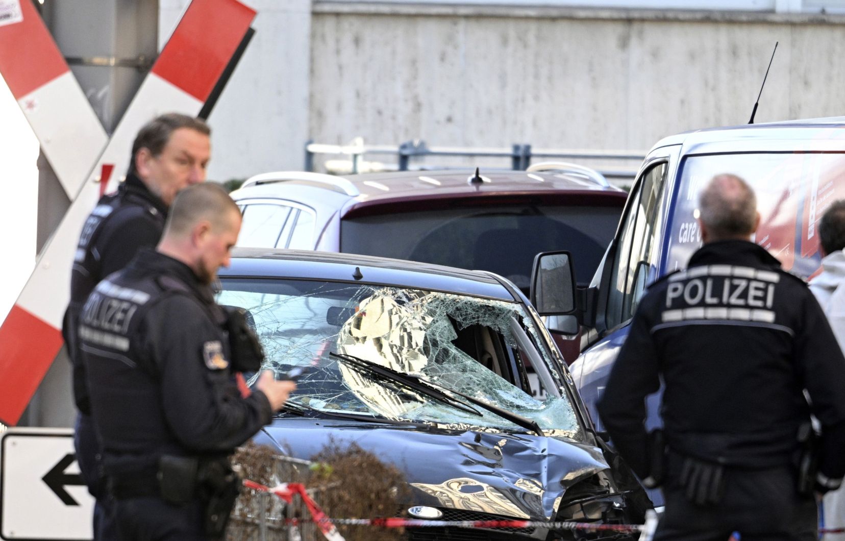 Allemagne : une voiture fonce dans la foule à Mannheim, au moins deux morts