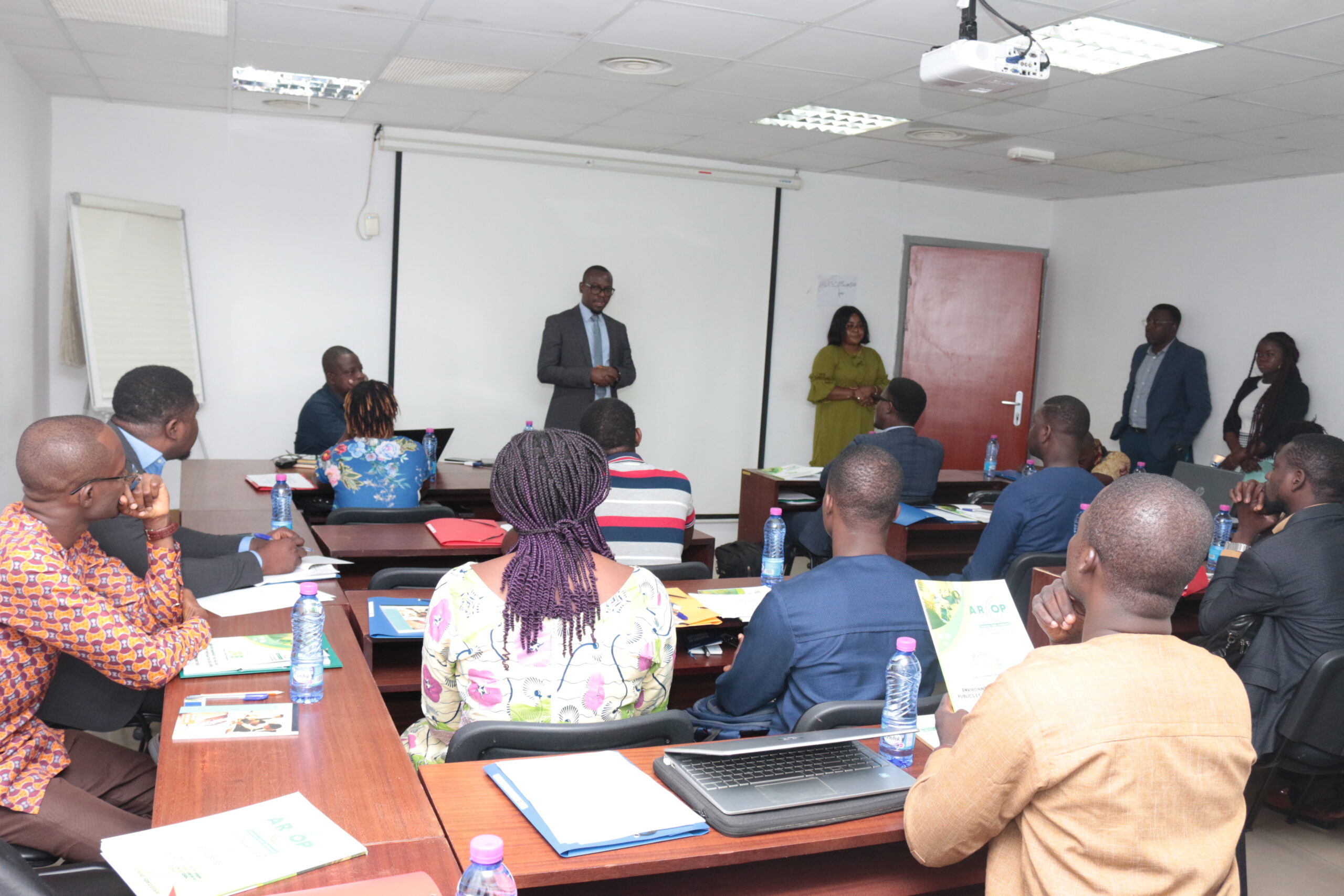 Soutien aux produits locaux : une nouvelle impulsion pour 100 jeunes et femmes entrepreneurs