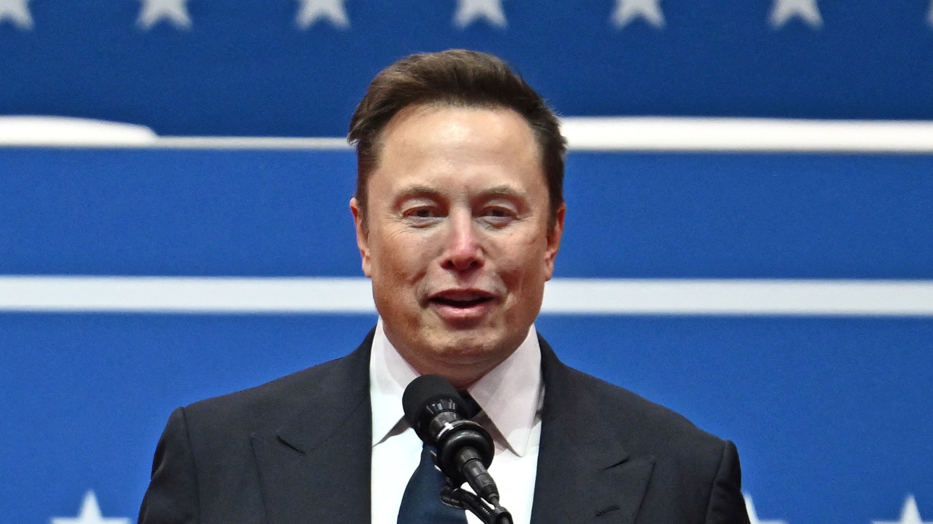 Elon Musk consacre 18 heures de réunions pour parler à tous ses employés : Simple stratégie ou vraie révolution ?