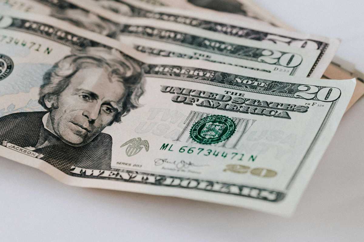 États-Unis : le dollar se redresse, le bitcoin flambe à des niveaux historiques