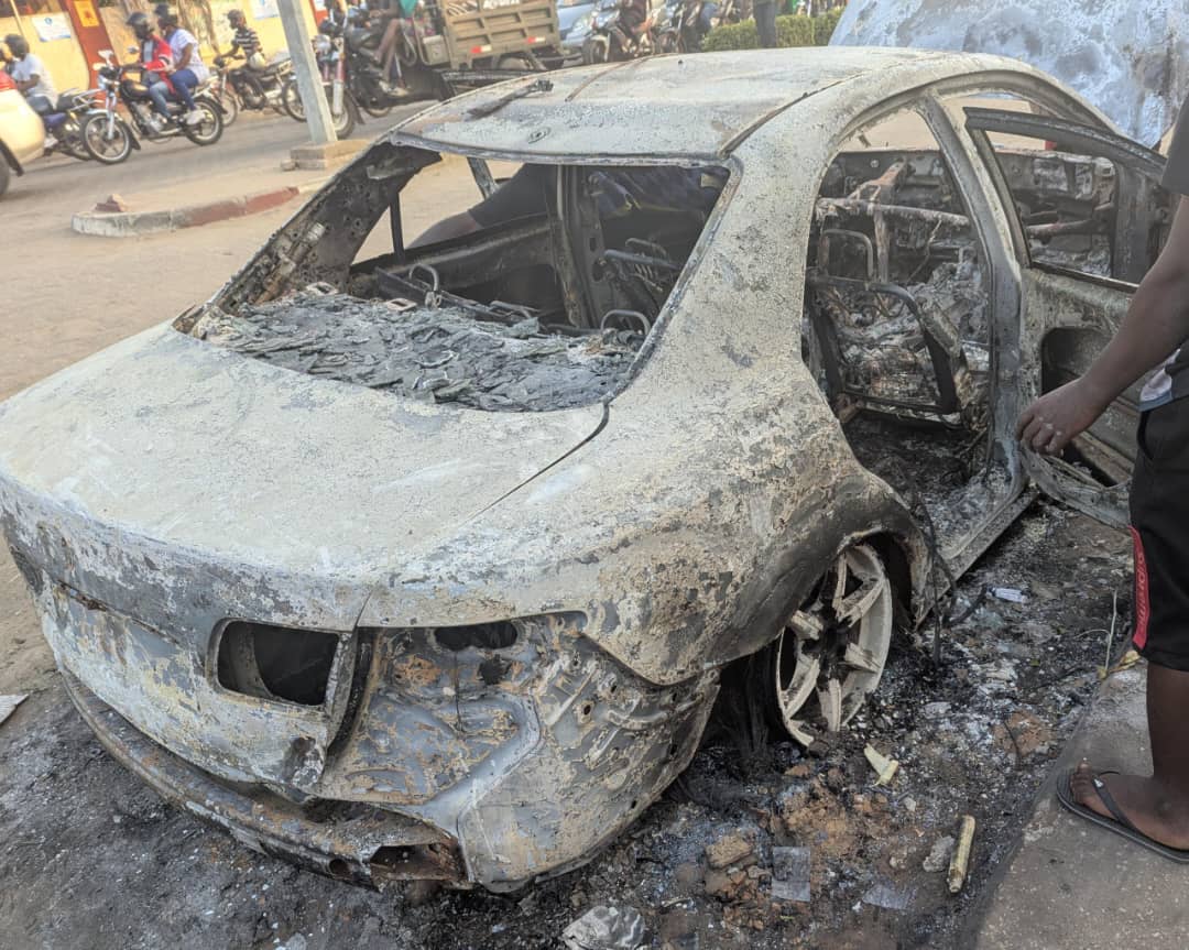 Togo / Grave accident à Adéwi : une voiture prend feu en pleine nuit