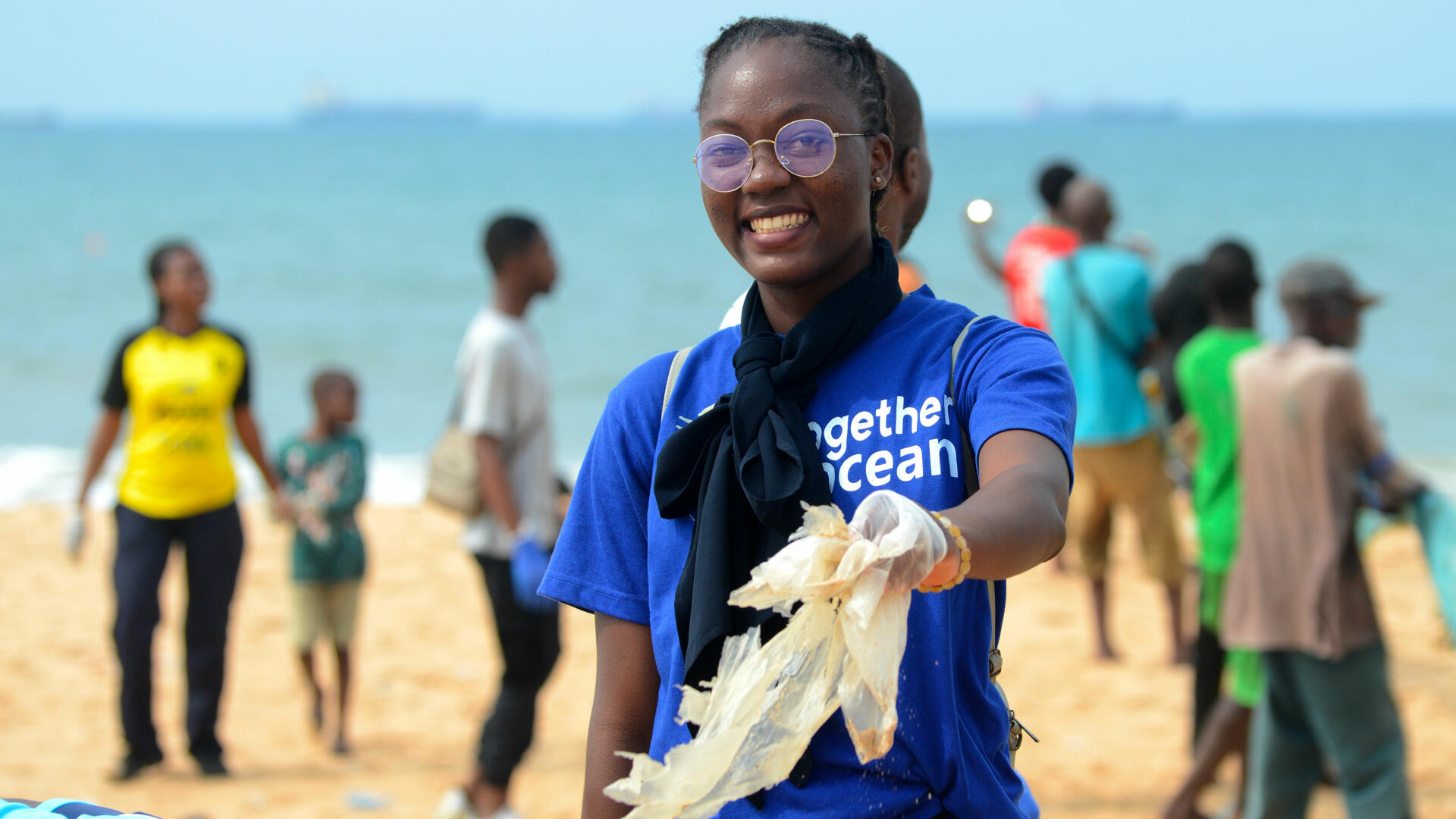 Plage ou décharge ? Lomé étouffe sous les déchets plastiques