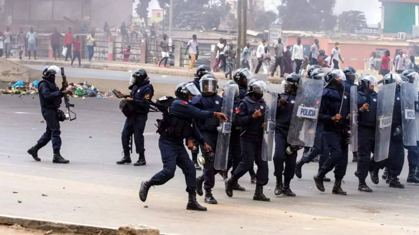 Angola – Manifestation : 30 morts en 48 h, le pouvoir félicite la répression, les familles enterrent leurs morts