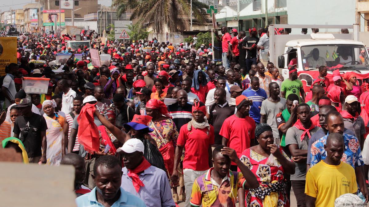 Togo : la déclaration polémique d’Adjourouvi relance le débat sur la liberté de manifester