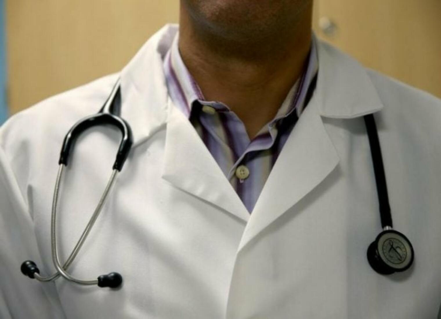 Bénin : Un faux médecin démasqué après deux interventions dangereuses