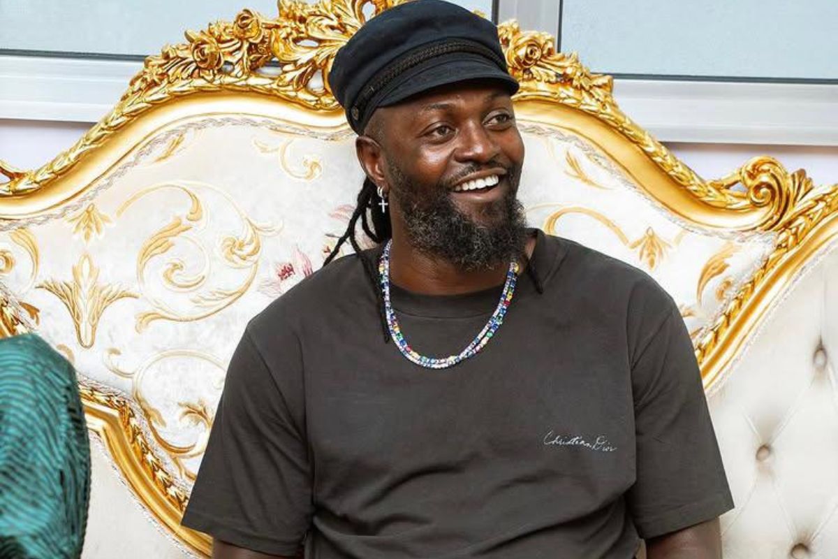 Adebayor fait une grosse promesse aux Camerounais : “Je viens avec le…”