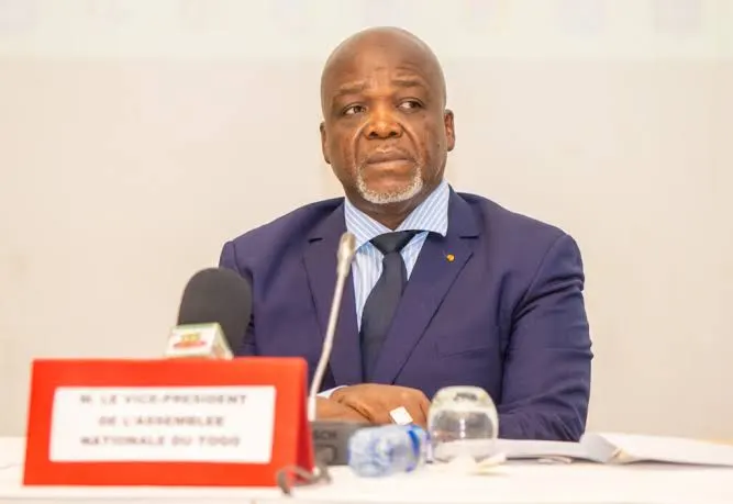 Pacôme Adjourouvi sur TV5 Monde : 20 minutes pour fuir la vérité