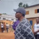 Scène surréaliste à Lomé : Marguerite Gnakadé empêchée de marcher par les policiers de son mari (Vidéo)
