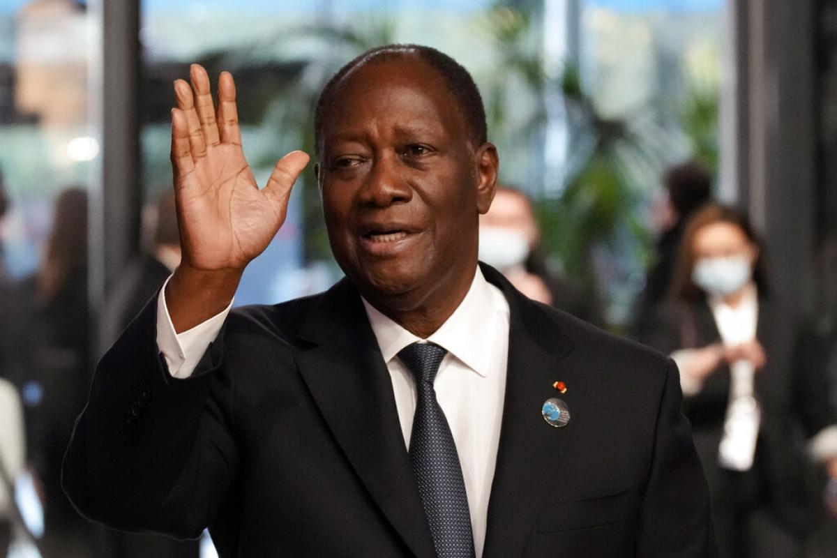 Alassane Ouattara annonce une hausse historique des primes pour les agents de l’État