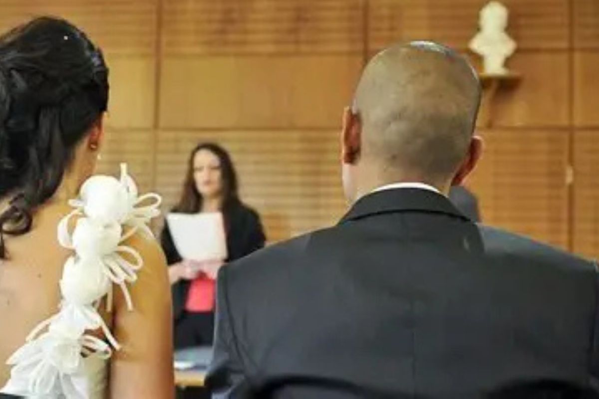 La France durcit la lutte contre les mariages frauduleux