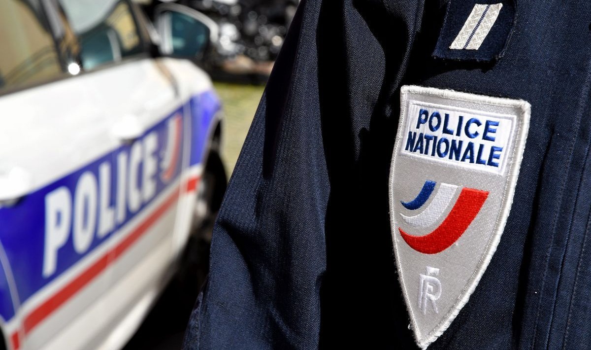 Un conducteur sous alcool et drogues percute trois véhicules de police