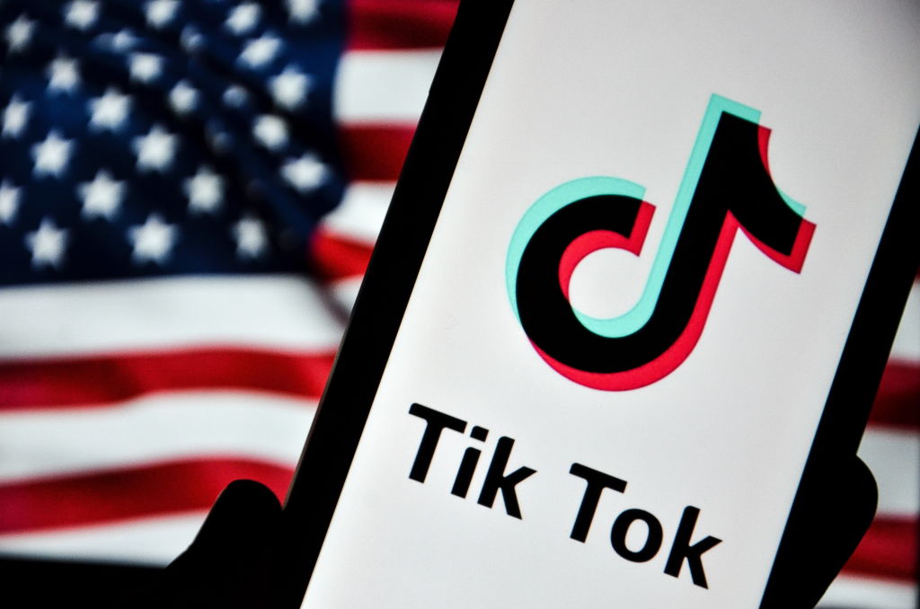 TikTok sous la menace d’interdiction : la Maison Blanche surprend avec un compte officiel