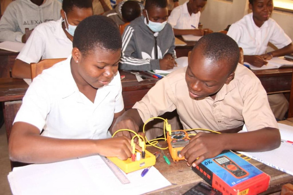 Concours 2025 : pourquoi seuls 103 élèves ont franchi la porte de l’excellence scientifique au Togo ?