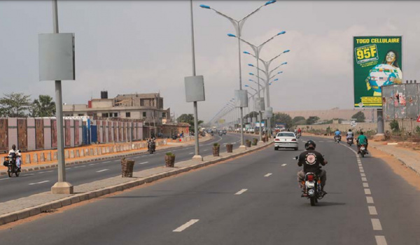 Sécurité routière au Togo : casseurs de lampadaires désormais sanctionnés, votre portefeuille en danger !