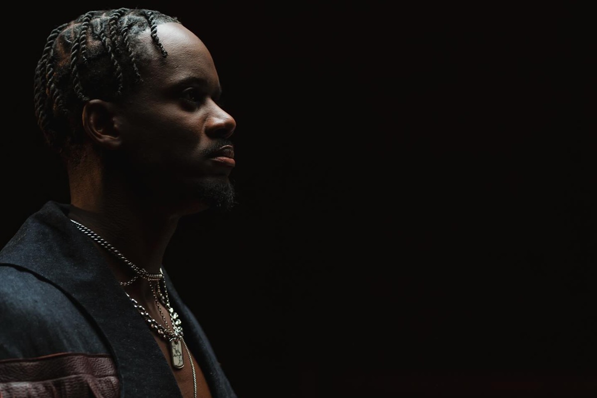 Côte d’Ivoire : Black M sanctionné pour usage du téléphone au volant