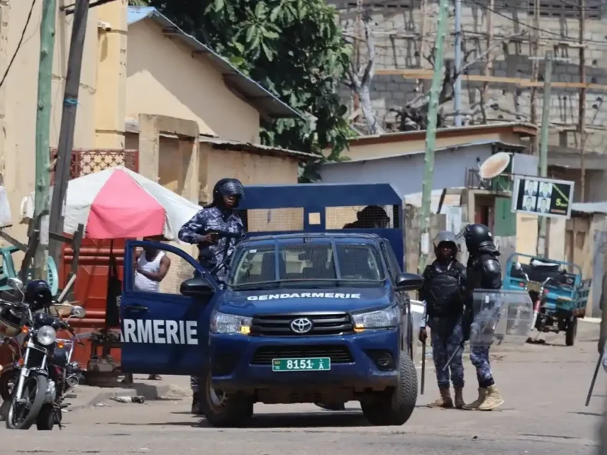 Togo : des milices citoyennes tolérées par l’État ? La polémique enfle autour des « Sentinelles du Peuple »
