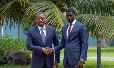 Sénégal protège ses lanceurs d’alerte, le Togo les jette en prison : deux mondes opposés