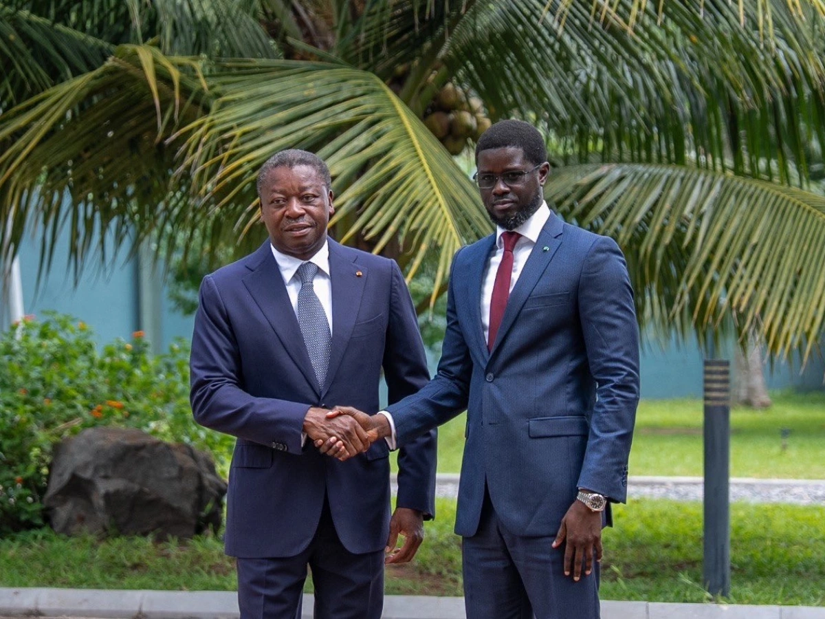 Sénégal protège ses lanceurs d’alerte, le Togo les jette en prison : deux mondes opposés