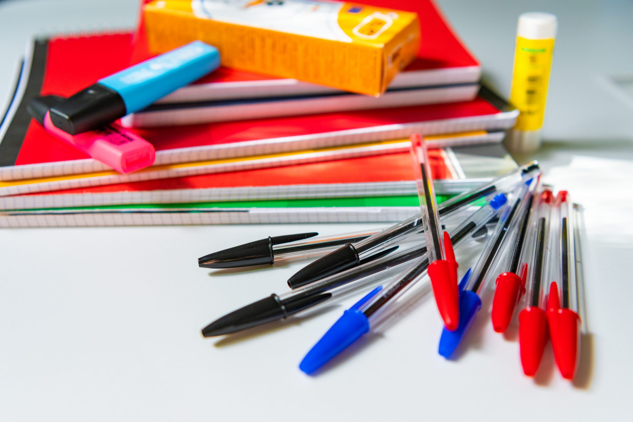 Le gouvernement interdit la vente des manuels scolaires dans les…