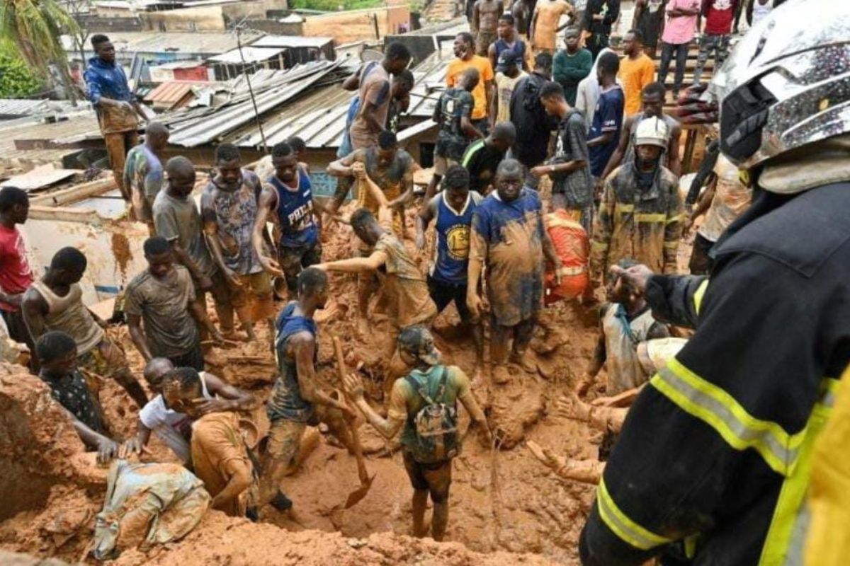 Un glissement de terrain engloutit un village et fait plus de 1000 morts