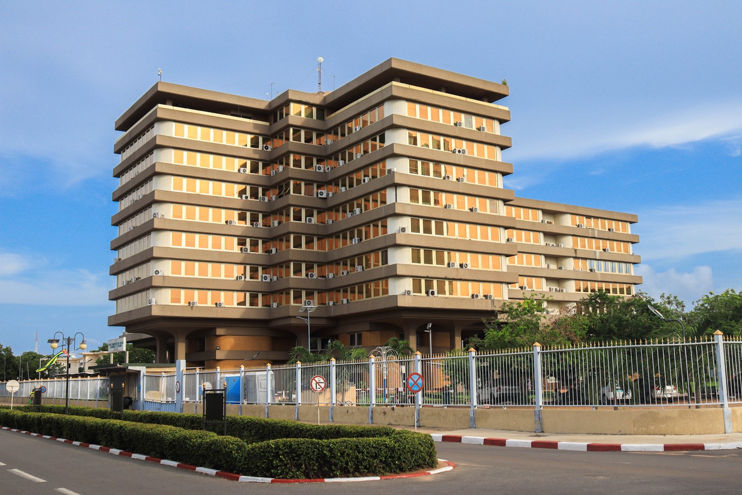 Togo : plus de 650 fonctionnaires quitteront l’administration dès janvier 2026